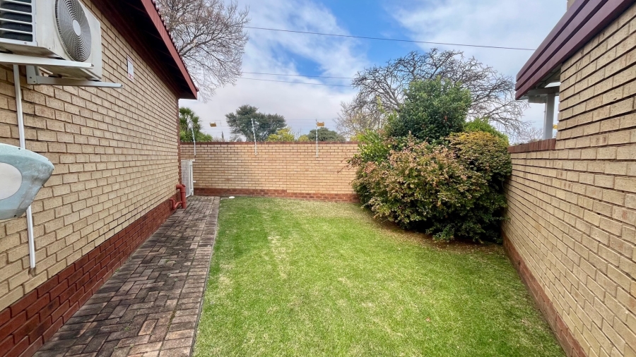 2 Bedroom Property for Sale in Flamwood North West